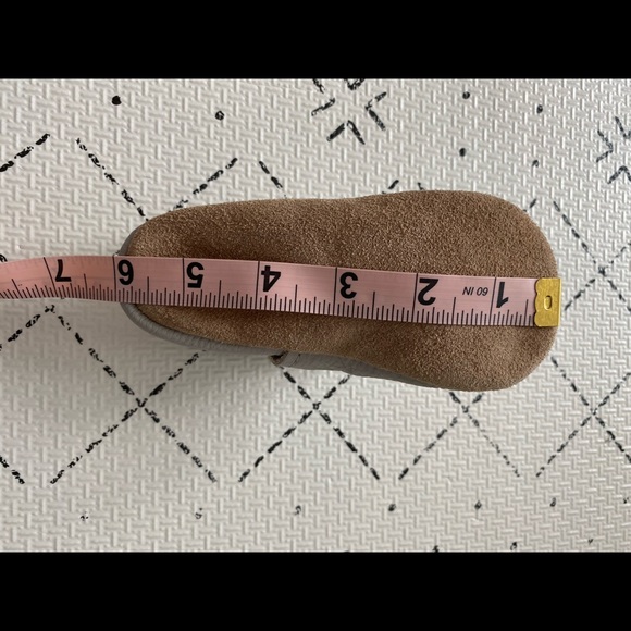 Ulla & Viggo grey leather pom shoes: Size 6/7🍁 - Picture 3 of 4